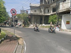 Rambu Larangan Melintas Terpasang, Truk Tetap Melewati Tanjakan Goa Gong