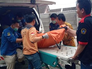 Tukang Bangunan Tewas Tersengat Lisrik saat Pasang Rangka Atap di Mojokerto Tukang Bangunan Tewas Tersengat Lisrik saat Pasang Rangka Atap di Mojokerto