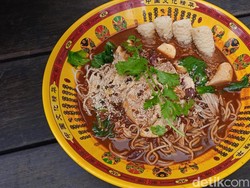 Seru! Bebas Meracik Malatang yang Pedas Menyengat di Pantjoran PIK