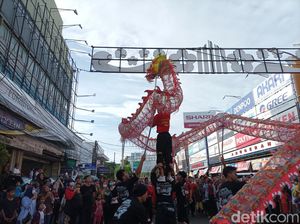 Lautan Manusia Membanjiri Bekasi saat Kirab Cap Go Meh