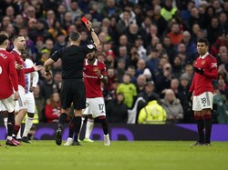 Striker Crystal Palace Juga Cekik Pemain MU, Kok Lolos Kartu Merah?