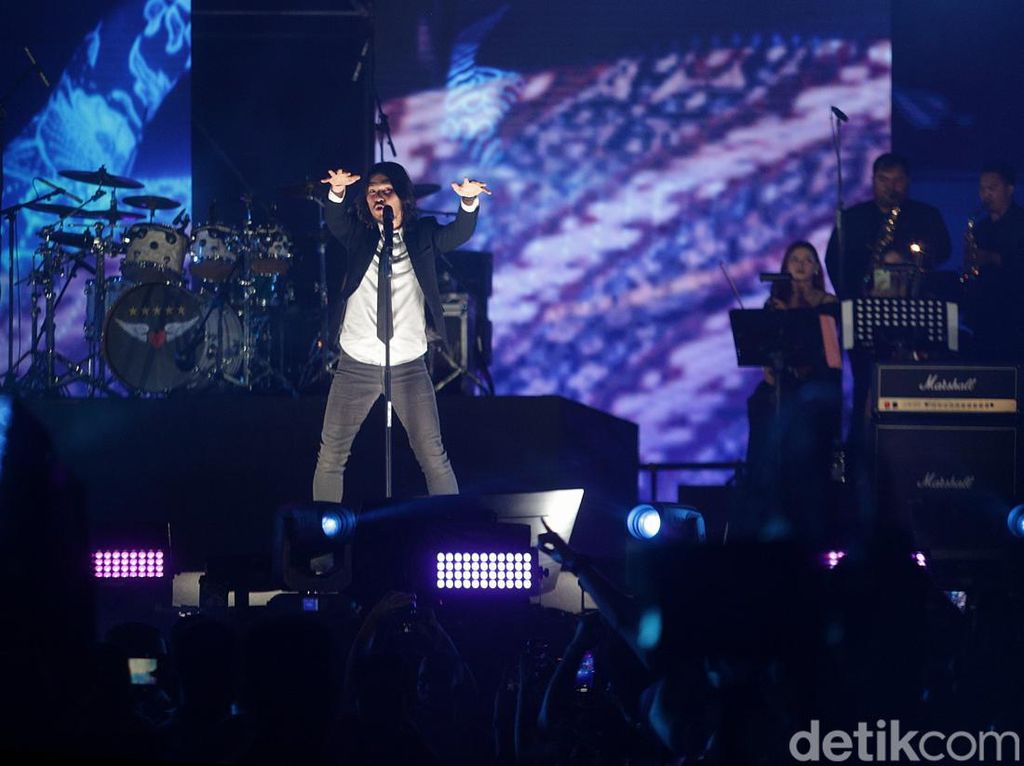 Deretan Elit Politik Ini Hadir di Konser Dewa 19 Deretan Elit Politik Ini Hadir di Konser Dewa 19