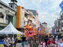 35.000 Warga Makassar Meriahkan Festival Jappa Jokka Cap Go Meh 2023