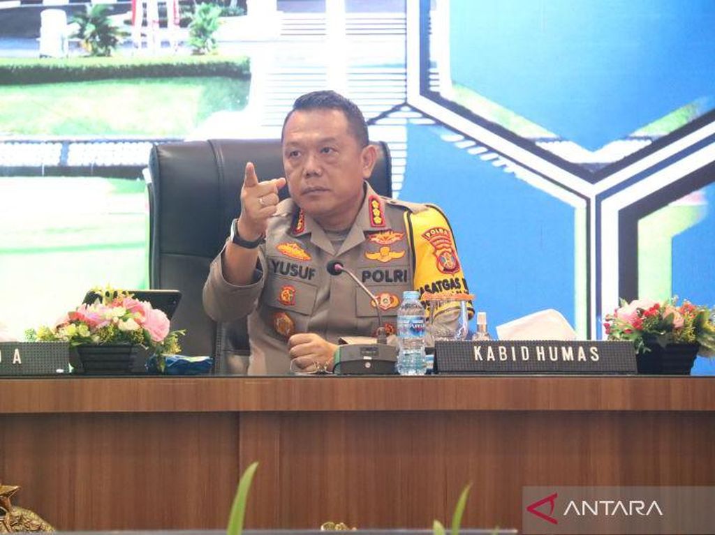Polda Kaltim Tangkap 4 Pencuri Monitor Alat Berat Pembangunan IKN Polda Kaltim Tangkap 4 Pencuri Monitor Alat Berat Pembangunan IKN