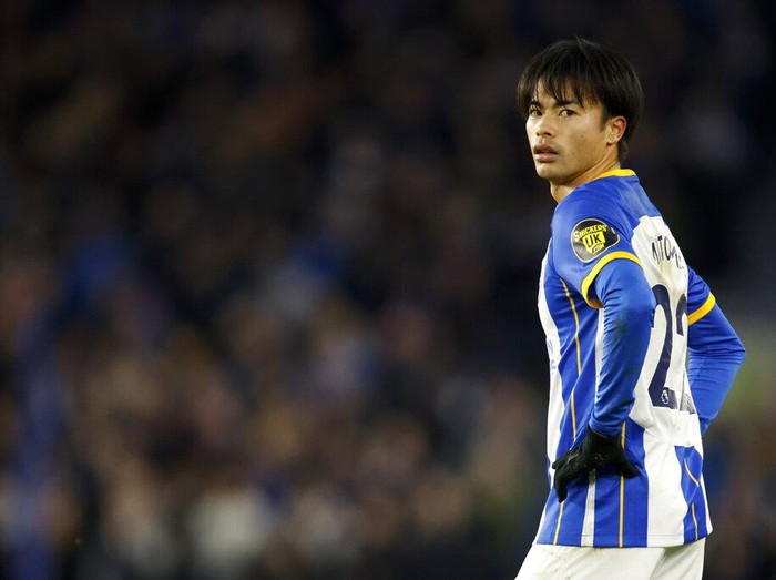 Bournemouth's Adam Smith, left, chases for the ball alongside Brighton's Kaoru Mitoma during the English Premier League soccer match between Brighton and Hove Albion and Bournemouth at the Amex Stadium in Brighton, England, Saturday, Feb. 4, 2023. (AP Photo/David Cliff)