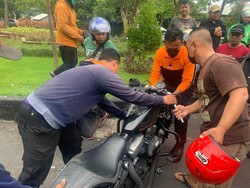 Polisi Sebut Blade di Surabaya Tertabrak gegara Pengendara Moge Tak Hati-hati