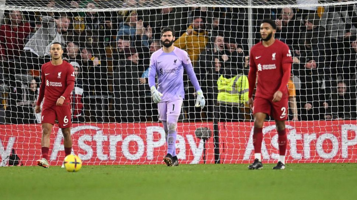 Alisson Becker minta Liverpool segera memperbaiki performa (Liverpool FC via Getty Images/Andrew Powell)