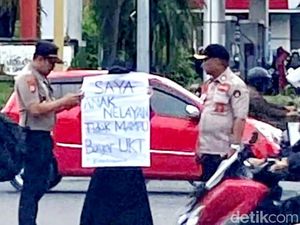Mahasiswi Unhas Aksi Simbolik Tidak Mampu Bayar UKT: Saya Anak Nelayan Mahasiswi Unhas Aksi Simbolik Tidak Mampu Bayar UKT: Saya Anak Nelayan