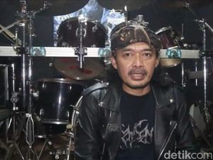 Kenangan Man Jasad dalam Entakan Musik di GOR Saparua Bandung
