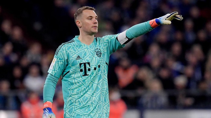 GELSENKIRCHEN, GERMANY - NOVEMBER 12: Manuel Neuer of Bayern Munchen  during the German Bundesliga  match between Schalke 04 v Bayern Munchen at the Veltins Arena on November 12, 2022 in Gelsenkirchen Germany (Photo by Dennis Bresser/Soccrates/Getty Images)