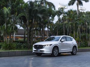 Mazda 6 dan CX-5 Edisi Spesial Rilis di Indonesia, Harga Mulai Rp 705 Jutaan Mazda 6 dan CX-5 Edisi Spesial Rilis di Indonesia, Harga Mulai Rp 705 Jutaan