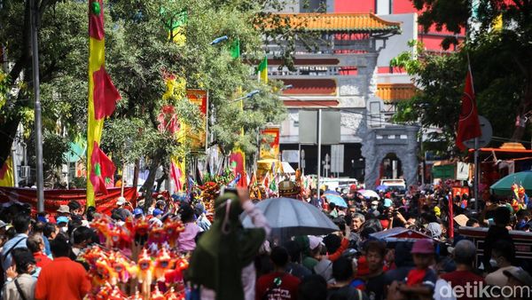 Meriahnya Festival Cap Go Meh di Pecinan Glodok Jakarta
