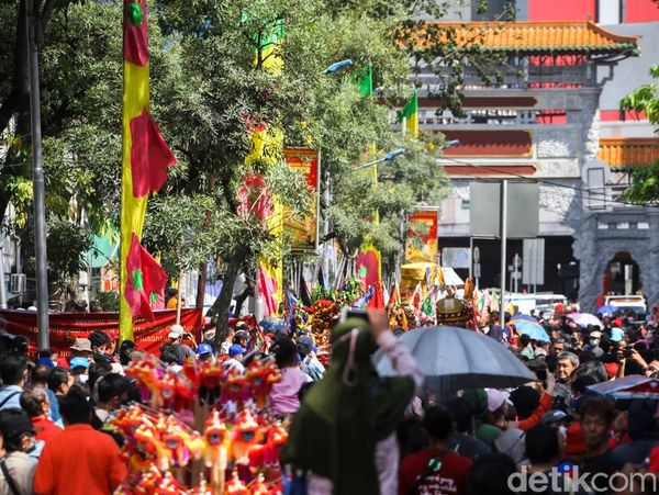 Meriahnya Festival Cap Go Meh di Pecinan Glodok Jakarta