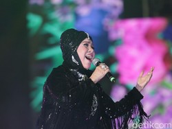 Elvy Sukaesih Bakal Nyanyi Terus Sampai Penggemar Bosan