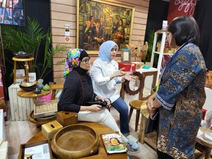 Nur Asia Uno Berbagi Pengalaman Kepada UMKM di Travex ATF Yogyakarta