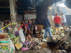 Pedagang Pasar Adat Lelateng Mulai Mengais Sisa Dagangan