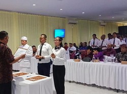 Bawaslu Karangasem Lantik 78 PKD di Taman Surgawi