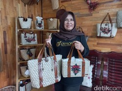Cerita Perempuan di Jambi Berdayakan IRT Sulap Daun Pandan Jadi Tas Cantik