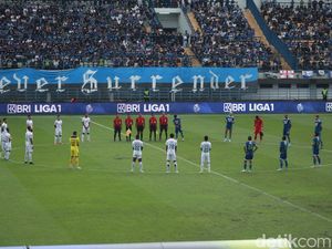 Persembahan untuk Benny Dollo Jelang Laga Persib Vs PSS Persembahan untuk Benny Dollo Jelang Laga Persib Vs PSS