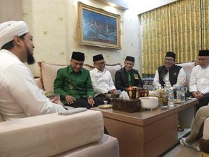 Sekjen PPP Sowan Pengasuh Pesantren Sukorejo Situbondo