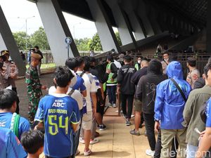Laga Persib Vs PSS Sleman, Penonton Diperiksa secara Berlapis