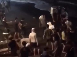 Viral Sekumpulan Pemuda Buleleng Baku Hantam di Pinggir Pantai