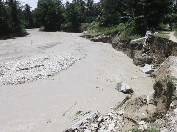 Waduh, Pintu Air Bendungan Oesao di Kupang Jebol