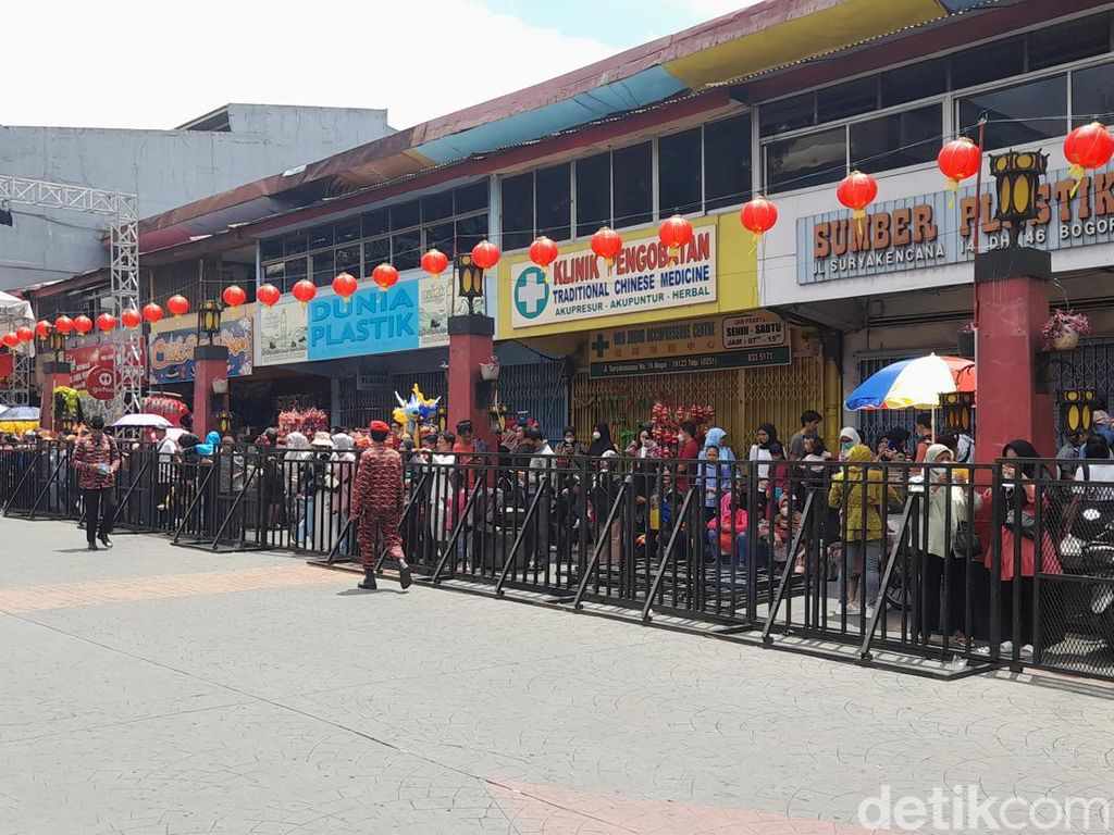 Warga Mulai Padati Jl Surya Kencana Bogor Jelang Festival Cap Go Meh