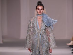 10 Inspirasi Gaun Pengantin dari Koleksi Elie Saab Couture 2023 10 Inspirasi Gaun Pengantin dari Koleksi Elie Saab Couture 2023