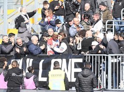 Pelukan Osimhen untuk Fans Spezia yang Kena Tembakannya