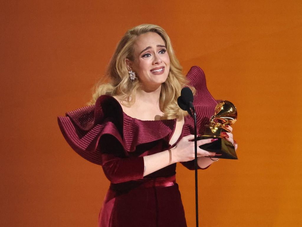 Air Mata Adele Raih Best Pop Solo Performance di Grammy Air Mata Adele Raih Best Pop Solo Performance di Grammy