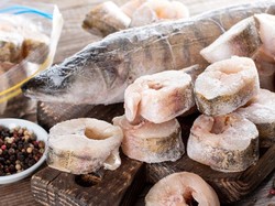 Agar Awet, Hindari 5 Kesalahan Menyimpan Ikan di Freezer Ini