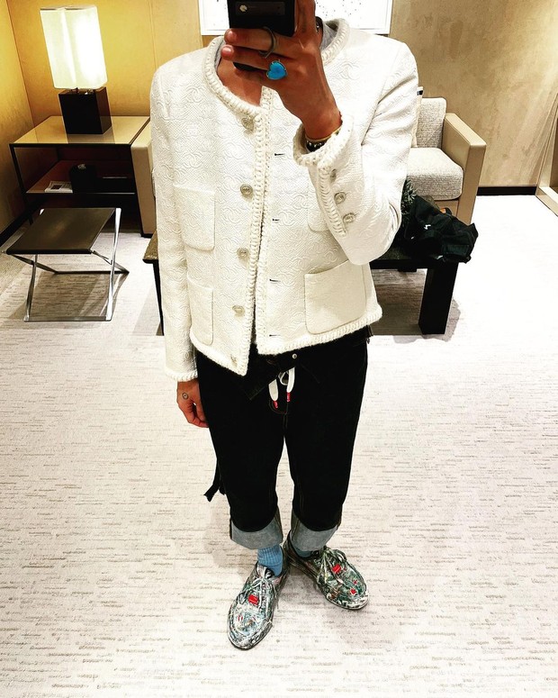 Gaya  G-Dragon mix & match pakaian CHANEL yang nyentrik dan unik abis