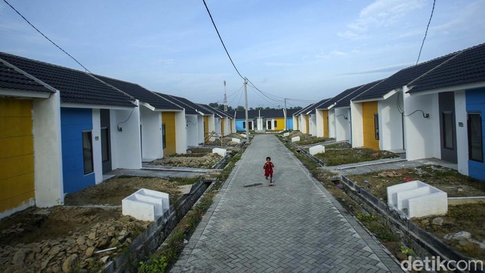 BTN Permudah Masyarakat Berpenghasilan Rendah Dapatkan Rumah Warga beraktivitas di Perumahan Permata Mutiara Maja, Banten, Minggu (5/2/2023). Bank BTN memudahkan warga untuk mendapat rumah yakni dengan adanya jadwal KPR Informal, utamanya dengan bagan KPR Bantuan Pembiayaan Perumahan Berbasis Tabungan (BP2BT). Hal tersebut senada dengan kontrak BTN dalam menggarap sektor informal.