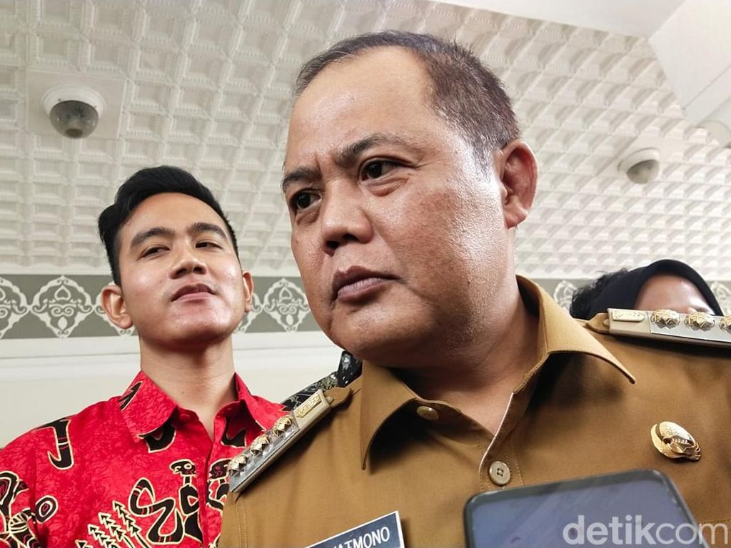 Di Depan Ganjar Bupati Ini Sebut Capres Tak Jauh dari Gunung Lawu, Apa Itu? Di Depan Ganjar Bupati Ini Sebut Capres Tak Jauh dari Gunung Lawu, Apa Itu?