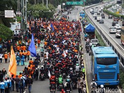 Ini yang Perlu Dilakukan Pengendara saat Terjebak di Kerumunan Massa Demo