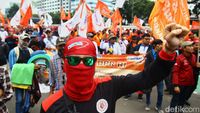 Buruh Kembali Geruduk Gedung DPR, Tolak Omnibus Law