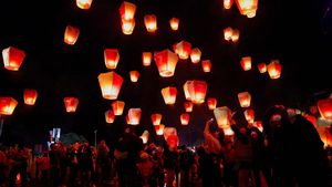 Saat Puluhan Lentera Hiasi Langit Taiwan, Cantik Banget