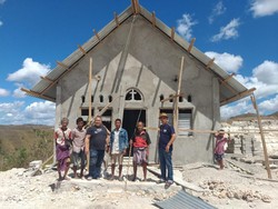 Perjuangan Aipda Jecko Renovasi Gereja Rusak di Pelosok Sumba Timur