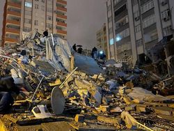 Gempa M 7,8 di Turki Tewaskan 15 Orang, Banyak Gedung Rusak