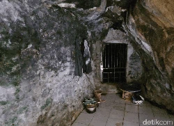 Angkernya Gua Ratu Karang Pamulang di Sukabumi, Bikin Merinding!