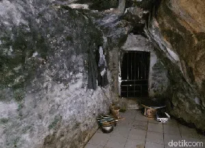 Angkernya Gua Ratu Karang Pamulang di Sukabumi, Bikin Merinding! Angkernya Gua Ratu Karang Pamulang di Sukabumi, Bikin Merinding!