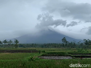 Muntahkan Awan Panas, Gunung Semeru Masih Berstatus Siaga