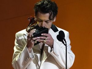 Harry Styles Diganjar Piala Best Pop Vocal Album di Grammy Awards 2023 Harry Styles Diganjar Piala Best Pop Vocal Album di Grammy Awards 2023
