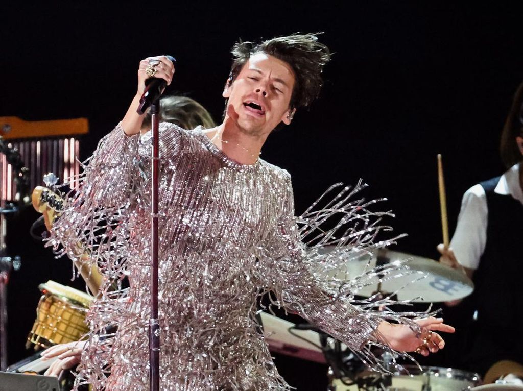 Harry Styles Kewalahan Terima Kemenangan di Grammy Awards 2023 Harry Styles Kewalahan Terima Kemenangan di Grammy Awards 2023