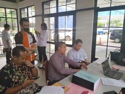 Kejari Serang Terima Tahap II Kasus WNA China Produsen Besi Ilegal