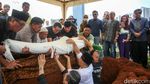 Iwan Bule-Agum Gumelar Hadiri Pemakaman Mantan Sekjen PSSI