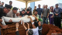 Nugraha Besoes merupakan mantan sekjen PSSI. Ia menjadi sekjen paling lama, sebab memegang jabatan itu sejak 1983 hingga 2011.
