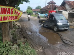 Jalan Wedarijaksa-Juwana Pati Rusak Parah, Warga Sambat Bikin Celaka