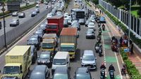 Jelang Demo Buruh, Lalu Lintas Depan DPR/MPR Mulai Macet
